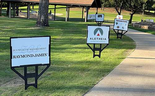 More signs of sponsors.