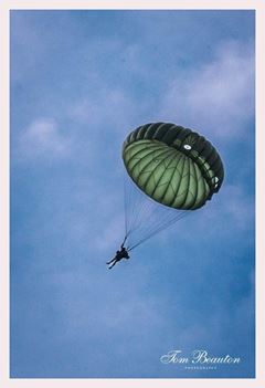 Parachuting from plane