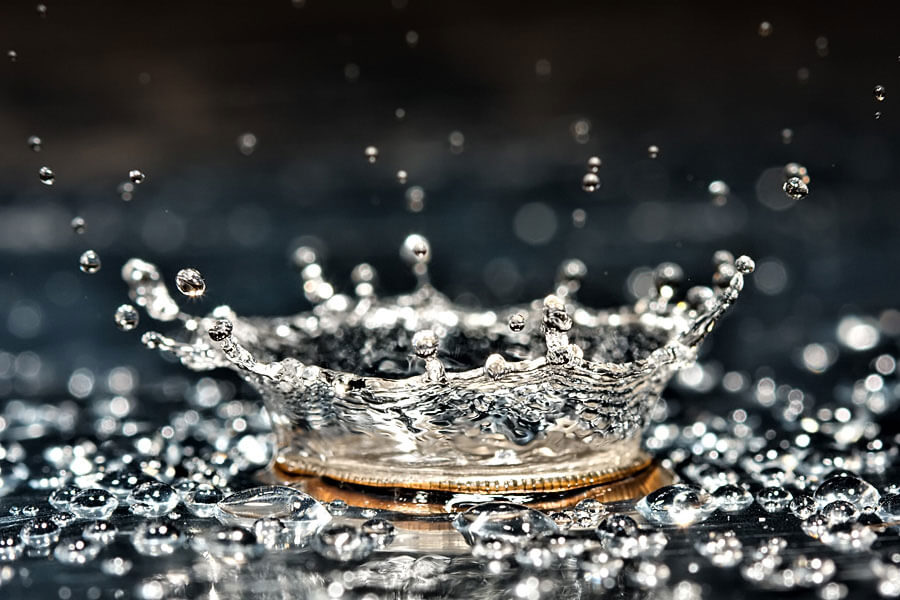 A dime dropping in water