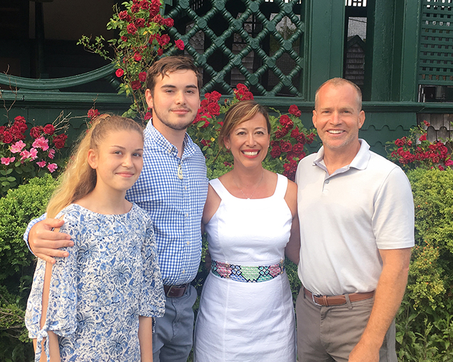 Scott Mowry and family