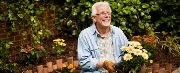 Meet Tom and Frances photo of Tom holding flowers