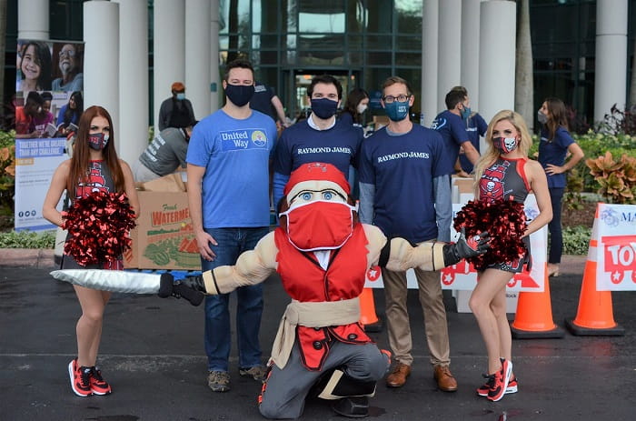 Raymond James associates join the United Way Suncoast and Tampa Bay Buccaneers at our food and toy drive